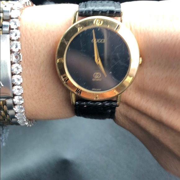 Vintage 1980s UNISEX Gucci watch - Picture 2 of 3